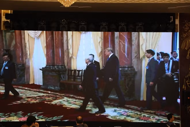Tổng Bí thư, Chủ tịch nước Nguyễn Phú Trọng và Tổng thống Donald Trump. Ảnh chụp qua màn hình.