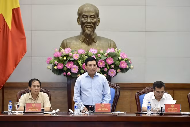 Phó Thủ tướng Phạm Bình Minh phát biểu tại phiên họp