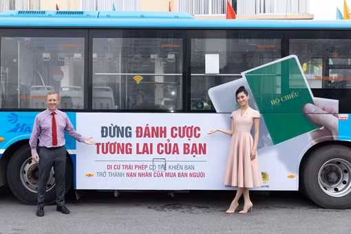 Đại sứ Anh và Hoa hậu Lương Thuỳ Linh tuyên truyền chống buôn bán người