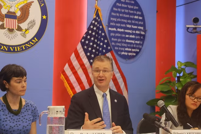 Đại sứ Hoa Kỳ tại Việt Nam Daniel J.Kritenbrink cho biết, Hoa Kỳ kêu gọi Trung Quốc dừng các hoạt động mang tính khiêu khích làm ảnh hưởng đến ổn định khu vực.