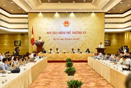 Phiên họp báo Chính phủ diễn ra dưới sự chủ trì của Bộ trưởng Mai Tiến Dũng