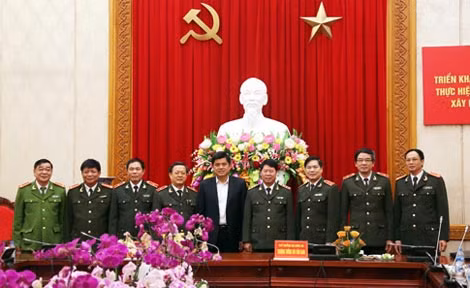 Thứ trưởng Bộ Công an Bùi Văn Nam; Thứ trưởng Bộ Nông nghiệp và Phát triển nông thôn cùng các đại biểu tham dự Hội nghị.