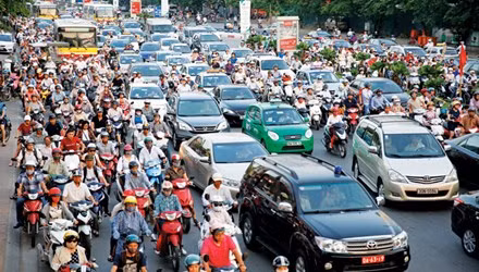 Nhiều chuyên gia cho rằng, việc cấm xe máy là khó khả thi mà nên đánh thẳng vào kinh tế qua phí lưu thông.