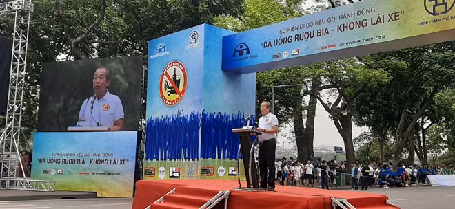 Ảnh: Phó Thủ tướng Trương Hoà Bình phát biểu tại buổi lễ.
