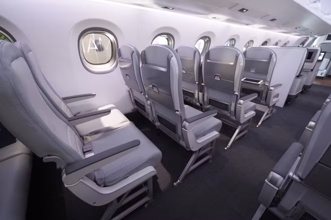 Nội thất bên trong máy bay phản lực Embraer