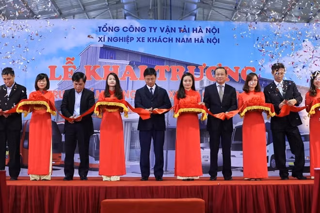 Lễ khai trương trung tâm đăng kiểm mới.