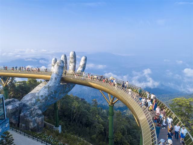Vẫn còn hơn 1000 khách du lịch mắc kẹt tại Đà Nẵng