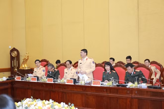 Đại biểu đóng góp ý kiến
