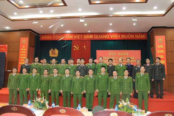 Thứ trưởng Nguyễn Văn Sơn với các đại biểu dự Hội nghị