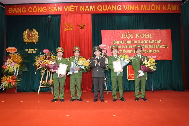 Thứ trưởng Nguyễn Văn Sơn trao quyết định bổ nhiệm Phó Thủ trưởng Cơ quan quản lý tạm giữ, tạm giam thuộc Bộ Công an