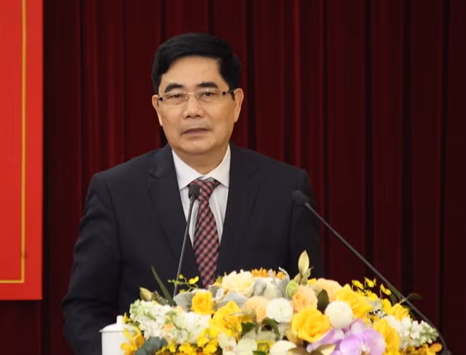 Đồng chí Ủy viên Trung ương Đảng, Phó Trưởng ban Thường trực Ban Kinh tế Trung ương Cao Đức Phát phát biểu tại hội thảo