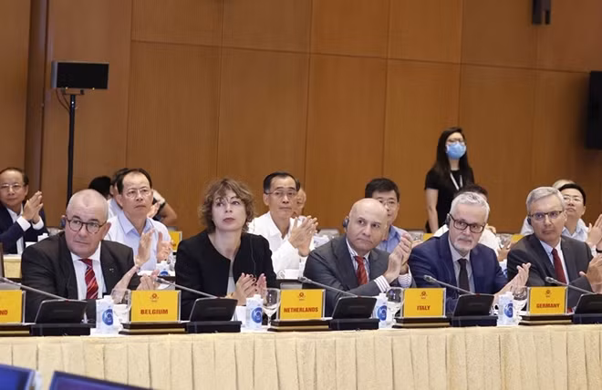 Các đại sứ và trưởng phái đoàn đại diện các nước EU tham dự hội nghị