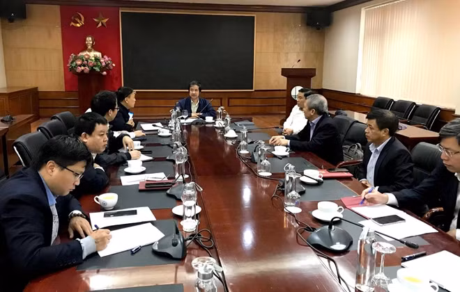 Lãnh đạo ĐHQGHN khuyến cáo các đơn vị hạn chế hội nghị, hội thảo, tụ tập đông người, giữ vệ sinh cá nhân và môi trường làm việc.