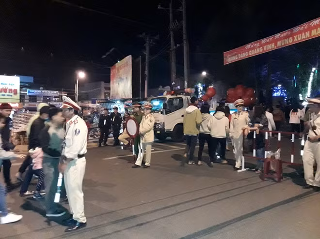 Tình hình an ninh trật tự tại lễ hội bắn pháo hoa của huyện đã diễn ra một cách an toàn, lành mạnh.