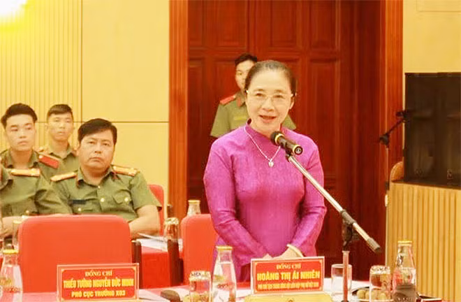 Phó Chủ tịch Thường trực Trung ương Hội LHPN Việt Nam Hoàng Thị Ái Nhiên phát biểu tại tọa đàm.