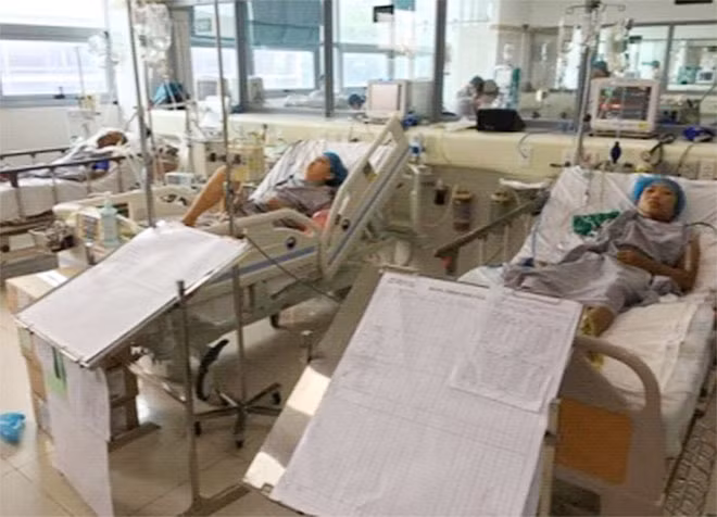 Sức khỏe của 2 bệnh nhân chạy thận ở Nghệ An đang được điều trị tại BV Bạch Mai đã tốt lên. Sức khỏe của 2 bệnh nhân chạy thận ở Nghệ An đang được điều trị tại BV Bạch Mai đã tốt lên.