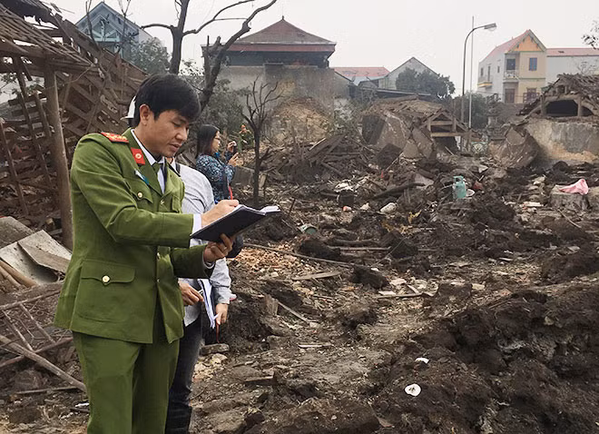 Cảnh tan hoang sau khi vụ nổ xảy ra.
