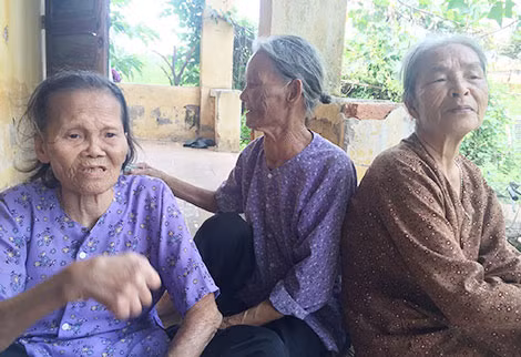 Các cụ chỉ mong có người đến để được nghe tiếng người.