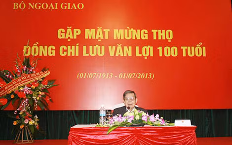Bộ Ngoại giao mừng thọ nhà ngoại giao Lưu Văn Lợi 100 tuổi.