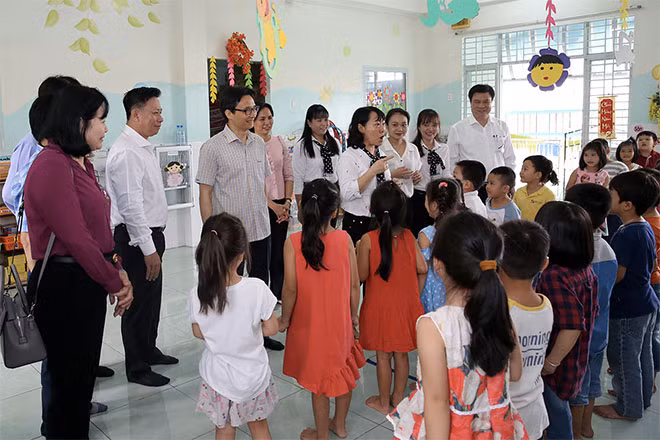 Phó Thủ tướng Vũ Đức Đam thăm Trường Mần non Thái Chánh (TP. Tây Ninh). Ảnh: VGP/Đình Nam