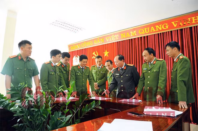 Đại tá Tráng A Tủa, Phó Giám đốc Công an tỉnh, Trưởng Ban chuyên án chỉ đạo các lực lượng phá án.