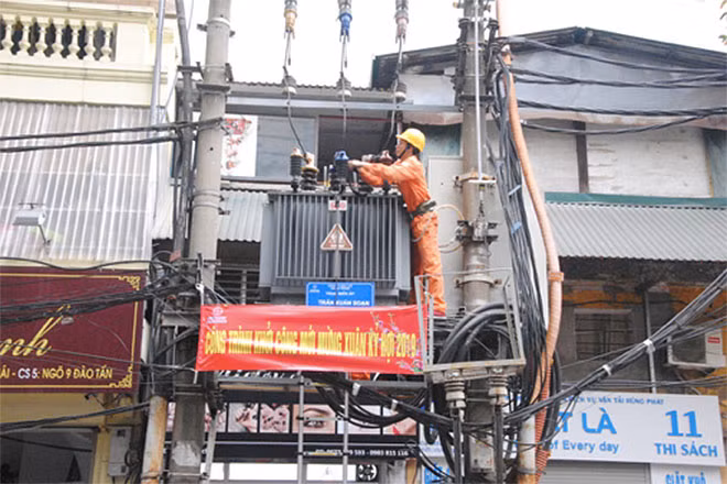 Công ty Điện lực Hai Bà Trưng ra quân thực hiện công trình đầu xuân (Ảnh PC HAIBATRUNG)