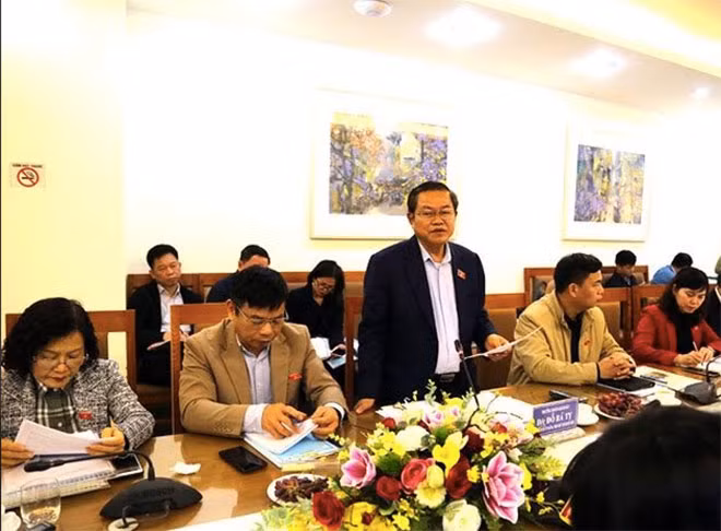 Phó Chủ tịch Quốc hội Đỗ Bá Tỵ phát biểu tại buổi làm việc với UBND quận Hoàn Kiếm.