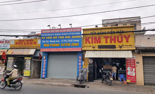 Công an quận Thủ Đức đang làm rõ hành vi lừa đảo của văn phòng tiếp nhận học viên học lái xe, sau đó bỏ trốn.