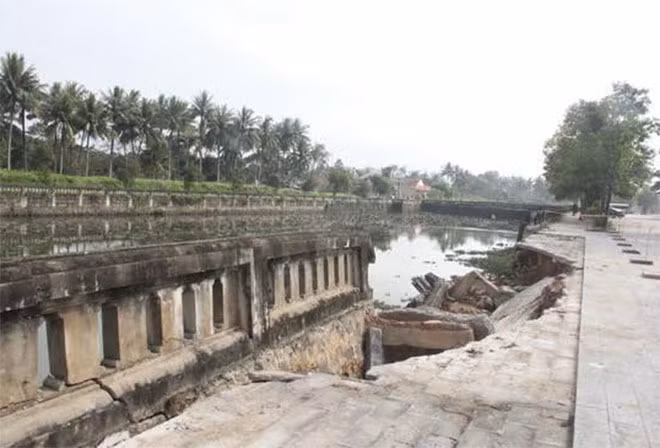 Một điểm kè Di tích Quốc gia Thành cổ Quảng Trị bị sạt lở, hư hỏng.