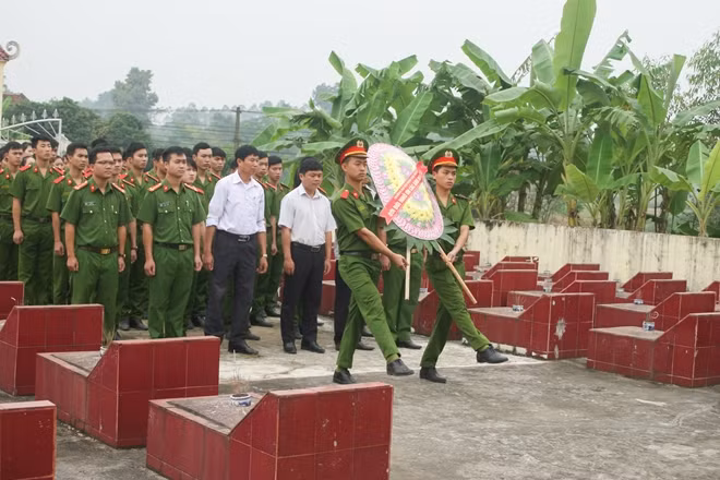 Đoàn tổ chức dâng hoa, dâng hương tại Nghĩa trang liệt sĩ