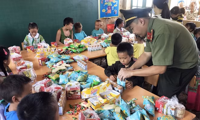 Món quà Tết Trung thu sớm sẽ là nguồn động viên không nhỏ giúp các em học sinh nơi đây thêm yêu lớp, yêu trường.