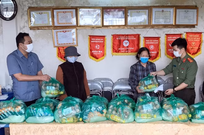 Những suất quà động viên kịp thời, nhất là khi tình hình diễn biến dịch COVID-19 đang phức tạp.