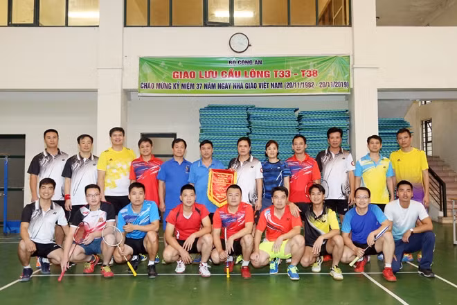 Lãnh đạo Ban Giám hiệu cùng các vận động viên hai Đội tuyển Trường Cao đẳng ANND I và Trường Cao đẳng CSND I.