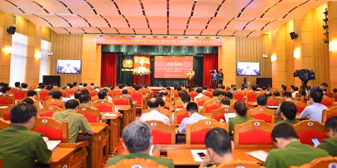Toán cảnh hội nghị.