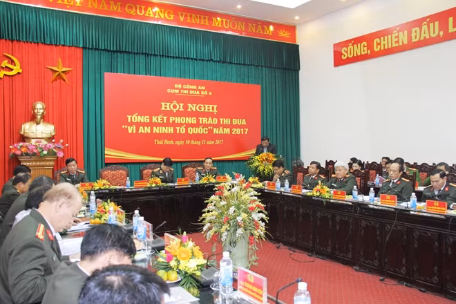 Toàn cảnh hội nghị.