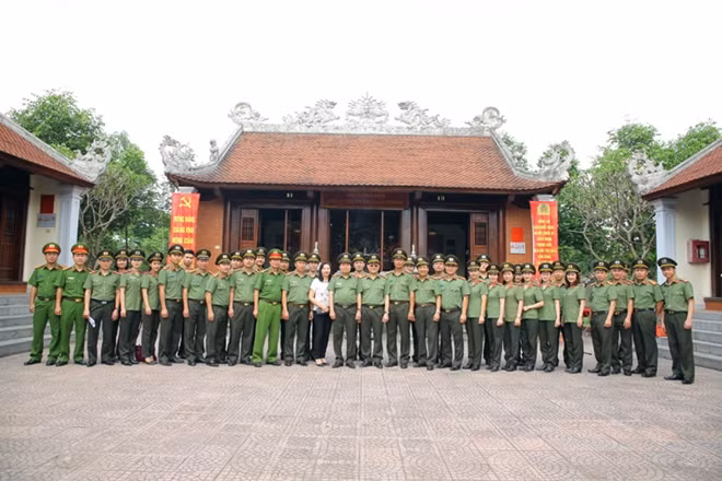 Chuyến công tác "về nguồn" là hoạt động thiết thực ôn lại truyền thống cách mạng vẻ vang của dân tộc.