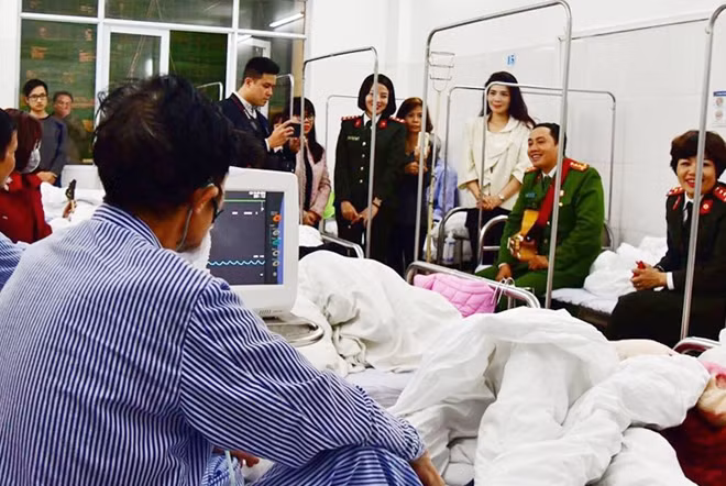 Nhóm thiện nguyện đi tới đâu, gian phòng ngập tràn trong ấm áp ở đó.