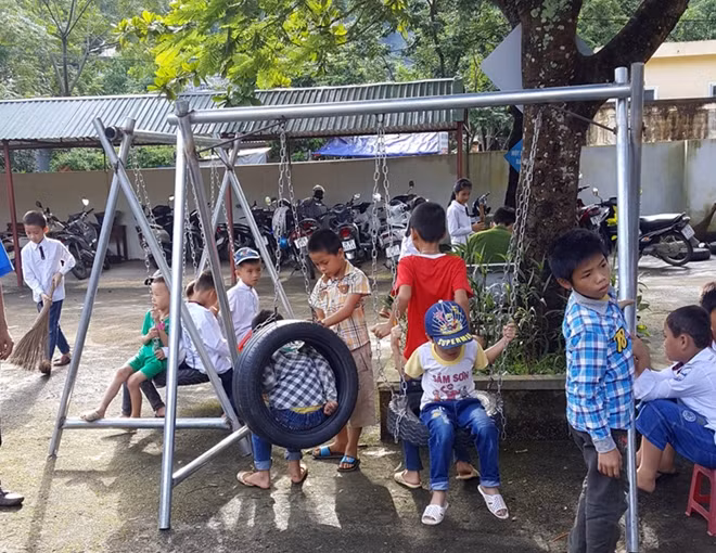 Làm xích đu cho trẻ.