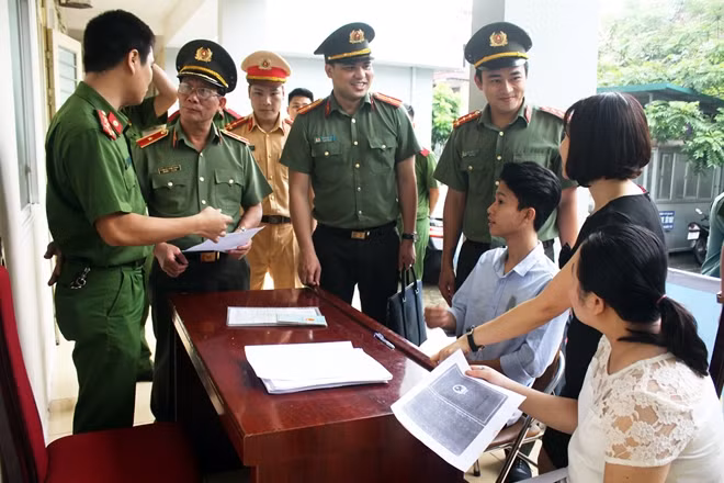 Bên cạnh việc Cấp căn cước công dân cho các em học sinh và nhân dân trên địa bàn.