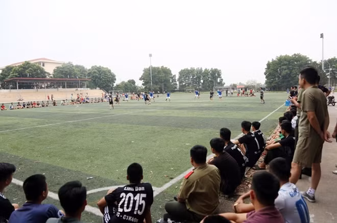 Các trận đấu diễn ra dưới sự cổ vũ nhiệt tình đông đảo từ các cổ động viên.