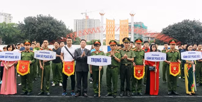 Các đại biểu và các vận động viên tham gia tranh tài.