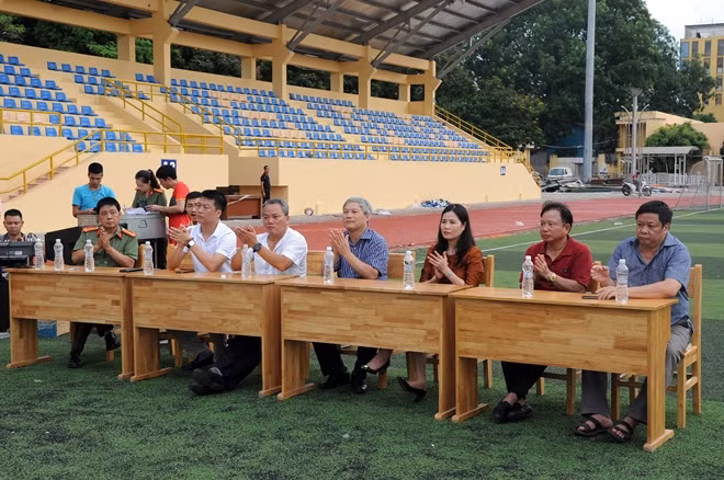 Các đại biểu và các đơn vị đồng hành tham dự buổi lễ.