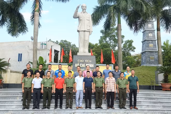 Các đại biểu tham dự các hoạt động sinh hoạt chính trị.