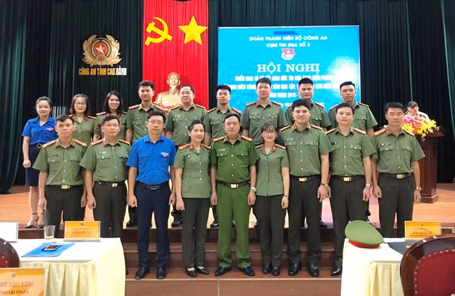 Các đại biểu tham dự chương trình.