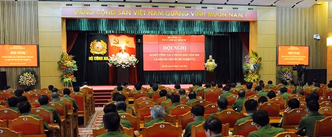 Toàn cảnh hội nghị.