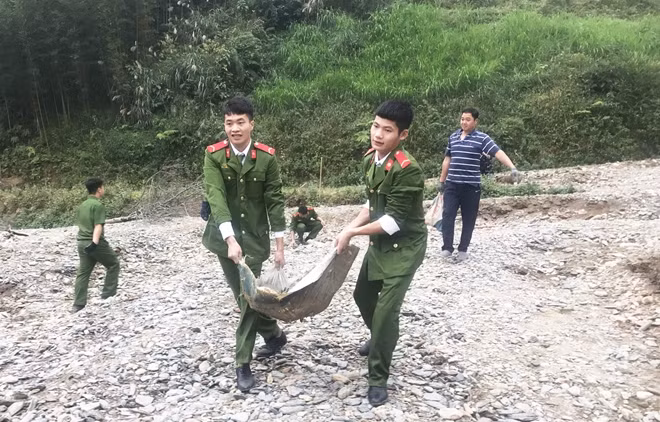Lớp học bị cuốn trôi ở Xà Pèng đang được xây mới với vốn đầu tư 300 triệu đồng từ Khoa Đào tạo sau đại học và học viên cao học 27 - Học viện ANND.