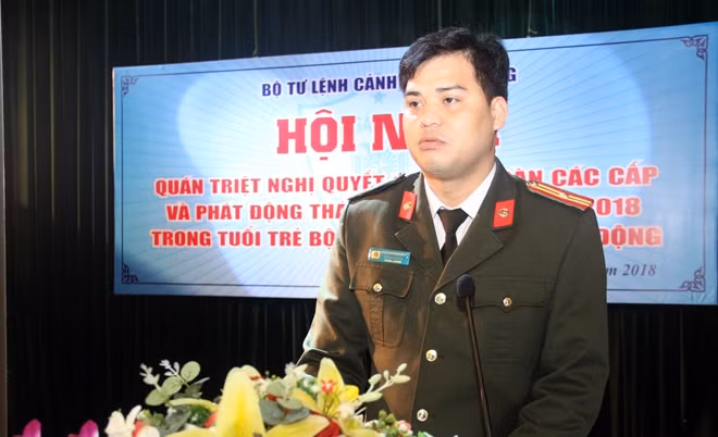 Thiếu tá Đồng Đức Vũ, Bí thư Đoàn Thanh niên Bộ Công an phát biểu tại Hội nghị.