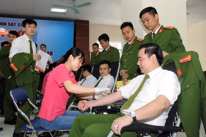 Các Cơ sở đoàn đã tổ chức phát động và đăng ký hiến máu ít nhất 1.000 đơn vị máu cho các bệnh viện trên cả nước .