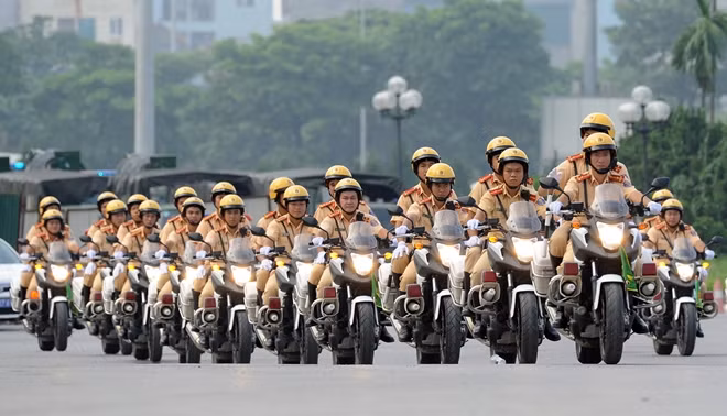Ngay sau buổi lễ phát lệnh diễn tập, các đơn vị đã tiến hành biểu dương lực lượng, phương tiện.