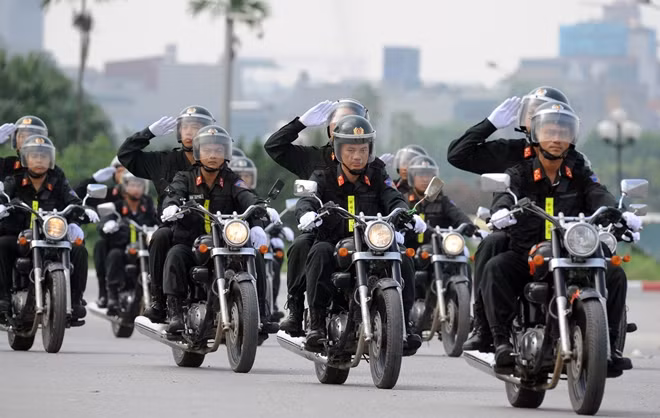 Các đơn vị diễu hành biểu dương lực lượng, phương tiện...